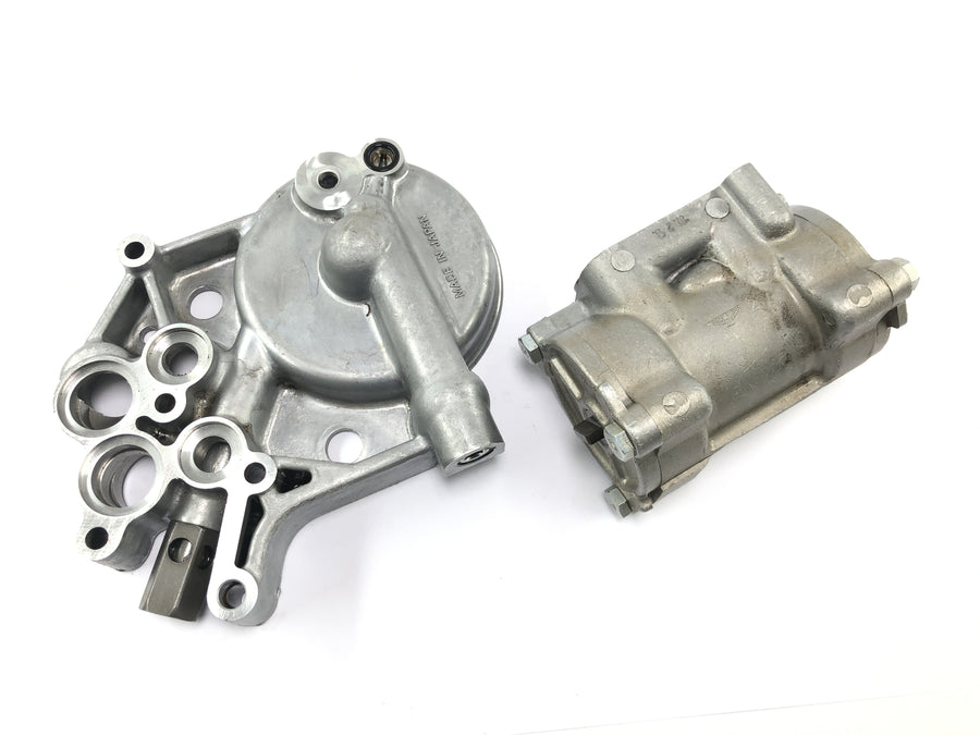Kawasaki ZRX 1200 S ZRT20A [2001] - Oil pump oil filter housing pump unit