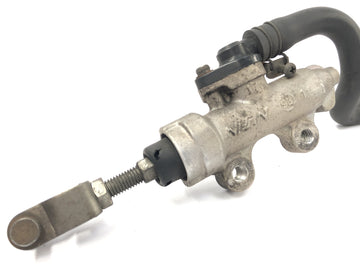 Suzuki GSX R 1100 GV73B [1990] - brake pump behind