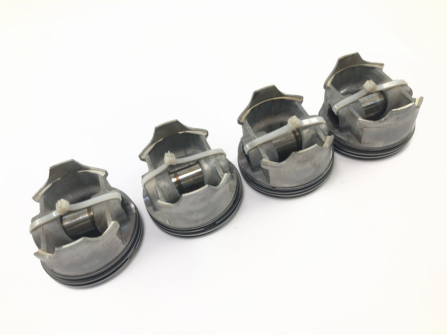 Honda CBR 900 RR Fireblade SC33 [2000] - Engine block crankcase with pistons