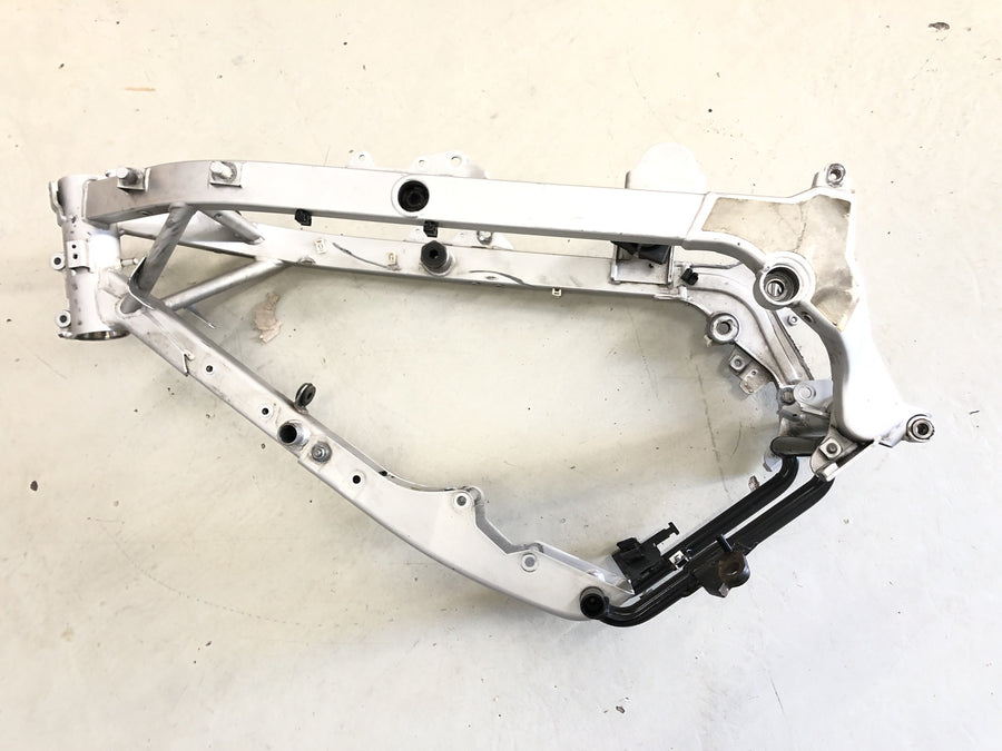 BMW F 650 GS R13 [2002] - frame with papers