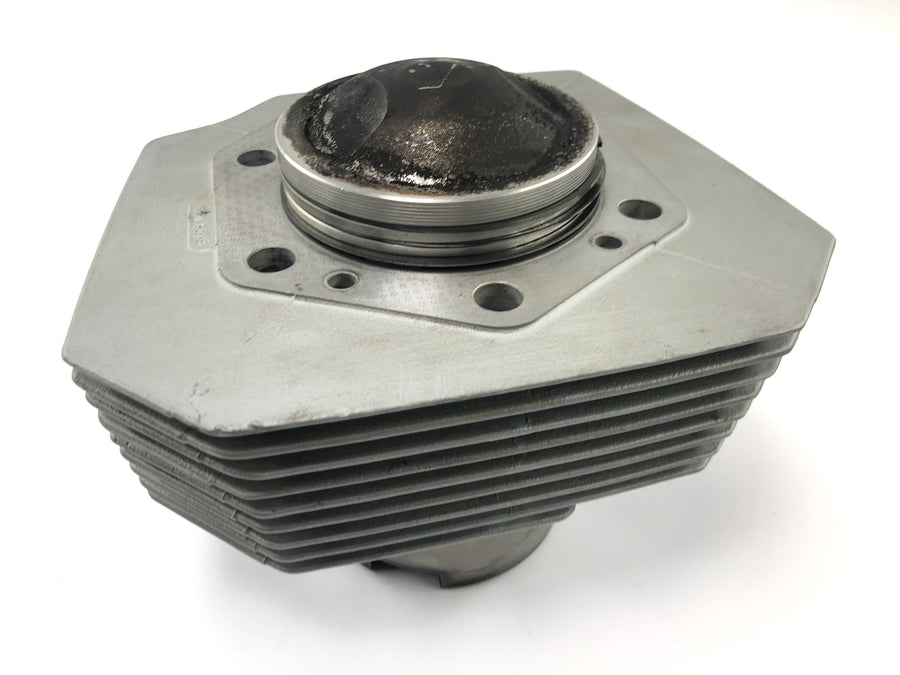 Moto Guzzi V11 Sport [1999] - cylinder with piston on the left