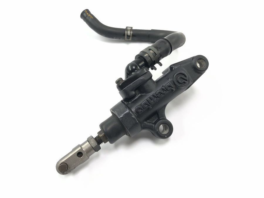 Yamaha YZF R1 RN09 [2003] - Brake pump behind