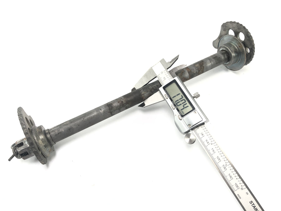 Yamaha XT 600 43F [1985] - rear wheel axle axis of the liner axle