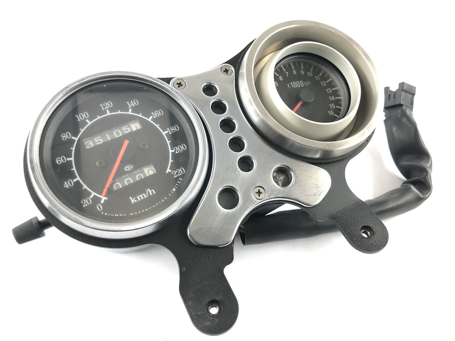 Triumph Adventurer 900 T309RT [1998] - Cockpit speedometer tachometer not original