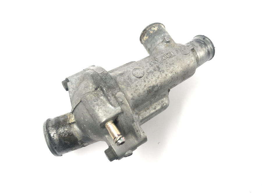 Yamaha YZF R1 RN04 [2001] - Thermostat housing coolant distributor coolant housing