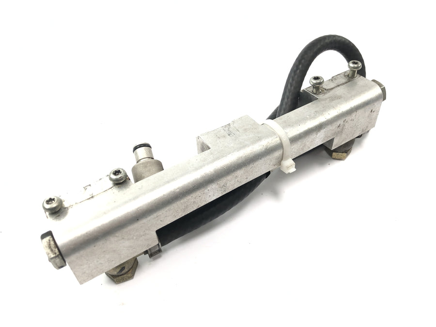 Triumph Speed ​​Triple T509 [1998] - Injector rail fuel supply
