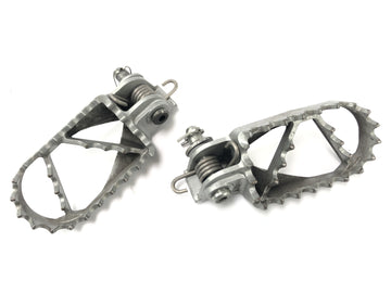 KTM 690 SM Prestige [2007] - Footrests Driver's footrests on the left and right