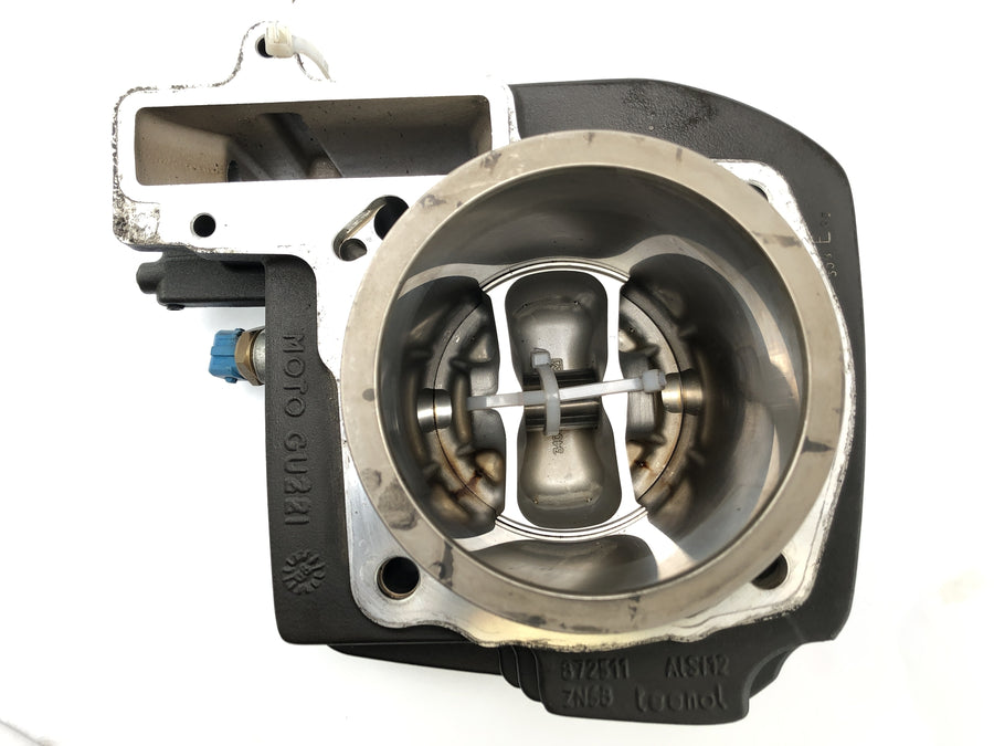 Moto Guzzi Stelvio 1200 4V [2009] - cylinder with pistons on the right