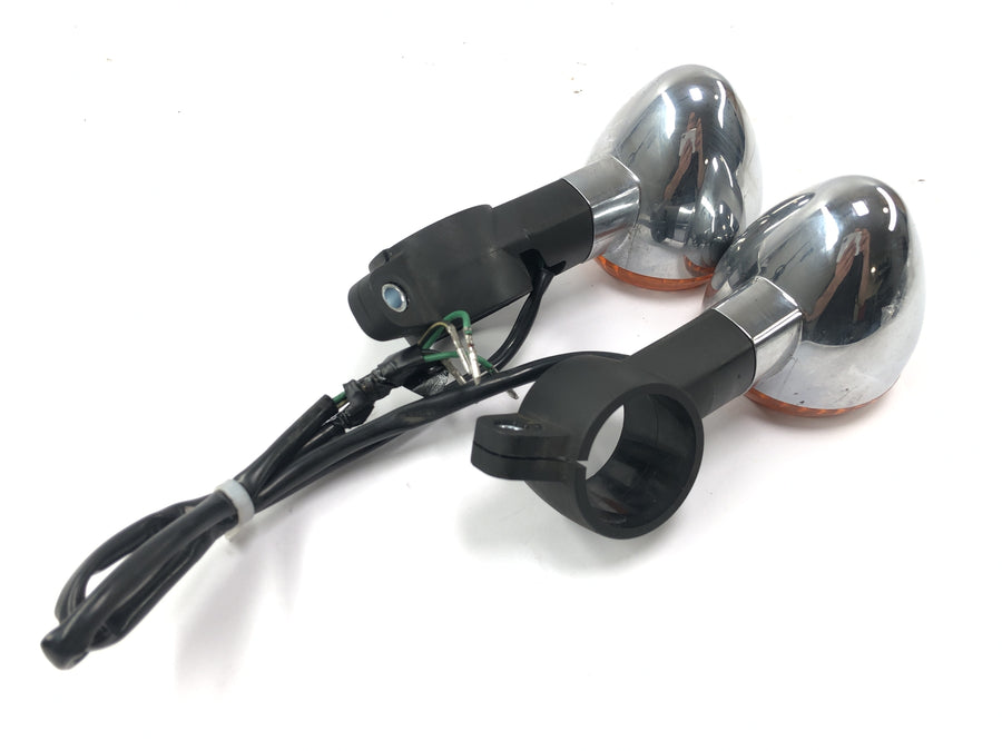Kawasaki VN 1500 Classic VNT50D [2001] - turn signal flashing light on the front motorcycle signal light