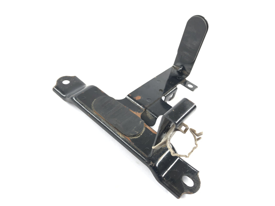 Kawasaki VN 1600 Mean Streak VNT60B [2005] - Battery terminal bracket