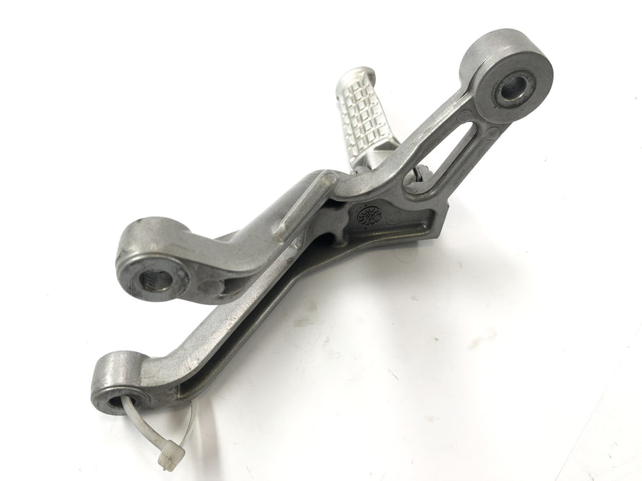 Triumph Daytona 955i T595N [2003] - passenger footrest on the right passenger footrest and holder