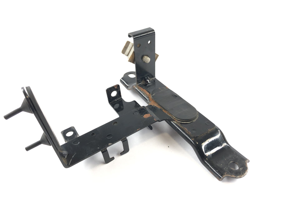 Kawasaki VN 1600 Mean Streak VNT60B [2005] - Battery terminal bracket