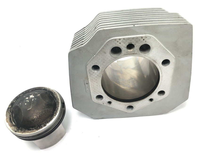 Moto Guzzi V11 Sport [1999] - cylinder with piston on the left