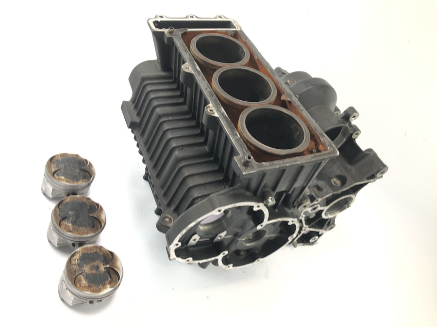 Triumph Daytona 900 T300 [1996] - Engine block crankcase cylinder block with pistons