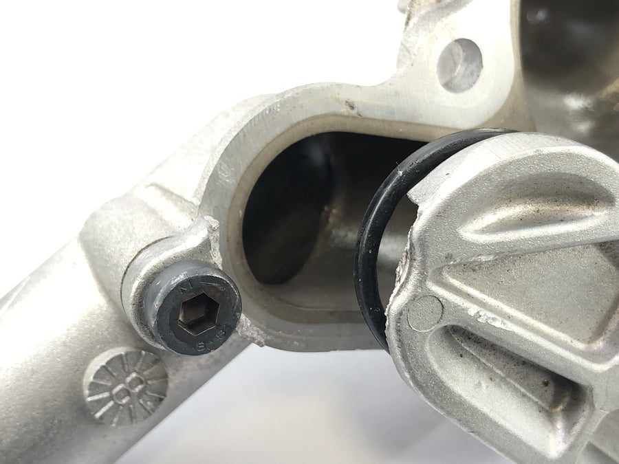 Aprilia RSV4 1000 [2010] - Water pump housing defective