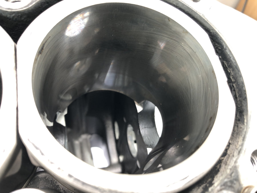 Triumph Street Triple R 675 D67LD [2010] - Motor housing with running sockets and pistons
