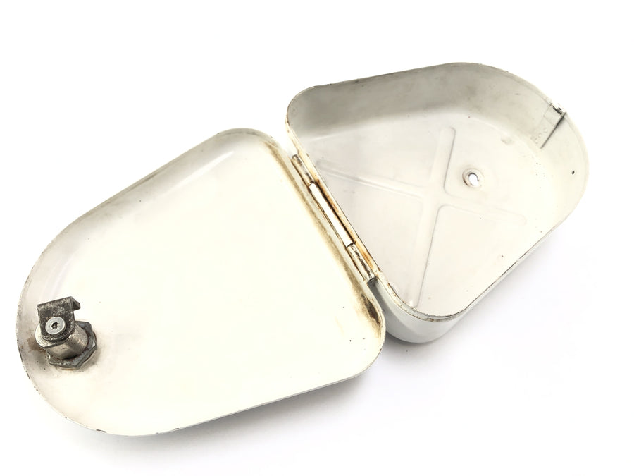 Moto Guzzi V7 Special [1971] - storage compartment on the left