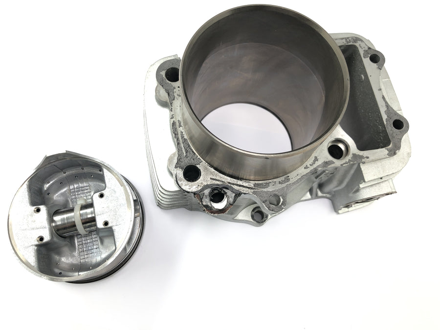 Kawasaki VN 1600 Classic VNT60A [2007] - cylinder with piston at the front