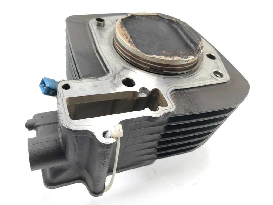 Moto Guzzi Stelvio 1200 4V [2009] - cylinder with pistons on the right