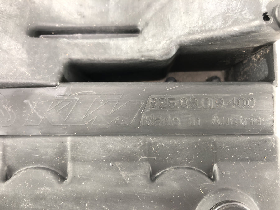 KTM 950 SM LC8 [2008] - rear underneath inner cladding splash protection