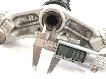 Kawasaki ZR7 ZR750F [1999] - fork bridge below - 0
