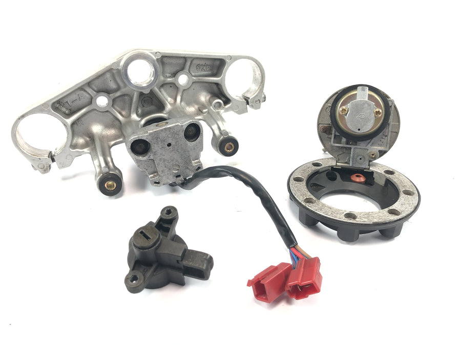 Yamaha XJR 1200 4PU [1996] - top fork bridge with ignition lock, tank cap locking set lock