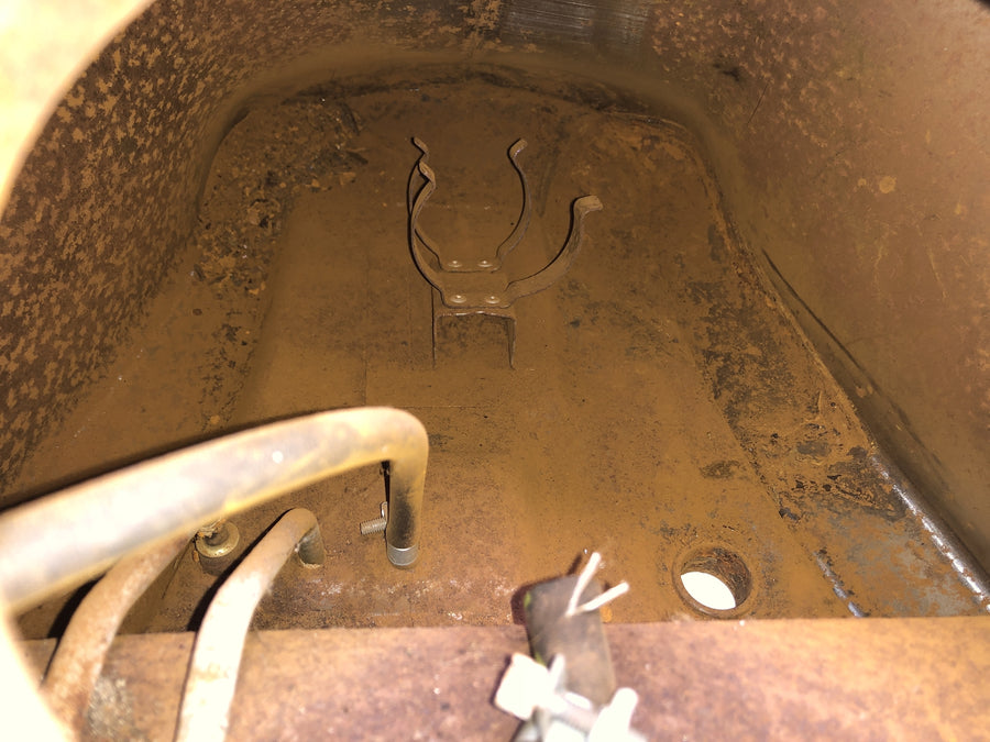 Ducati 900 SS [1991] - Fuel tank damaged and needs to be welded