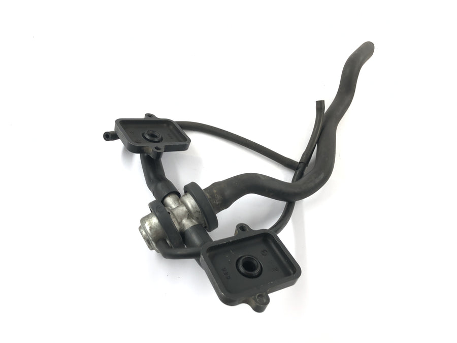 Kawasaki ZRX 1200 S ZRT20A [2001] - Secondary air system air valves hose lines