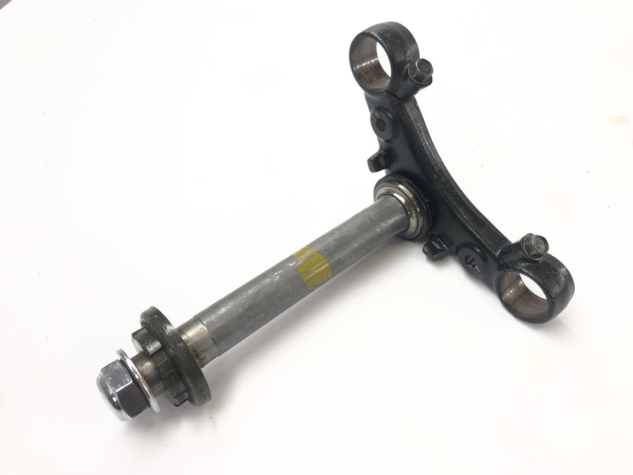 Honda XBR 500 PC15 [1989] - fork bridge below