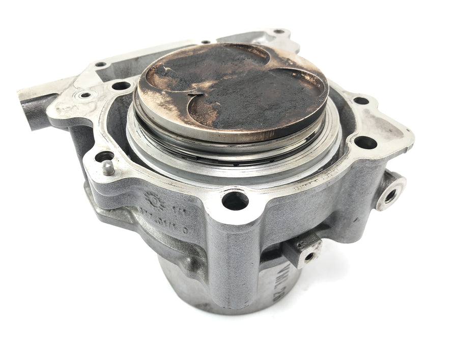 Aprilia SL 1000 Falco Pa [2000] - cylinder with pistons in the back
