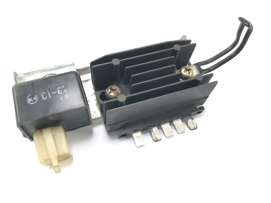 Suzuki RG 250 Gamma GJ21D [1987] - Voltage regulator rectifier regulator with ignition module and retaining plate