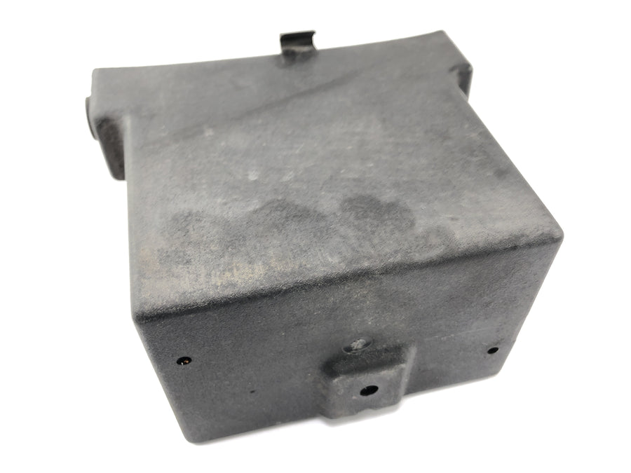 Triumph Daytona 900 T300 [1993] - battery compartment battery owner