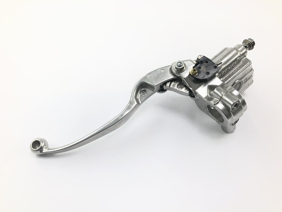Kawasaki VN 1500 Mean Streak VN50T [2005] - handlebar fitting right hand brake pump front brake