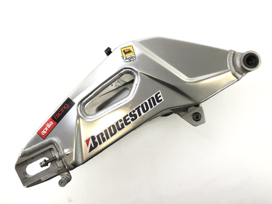 Aprilia RSV4 1000 [2010] - Swingarm rear wheel swing arm assembly stand mount broken