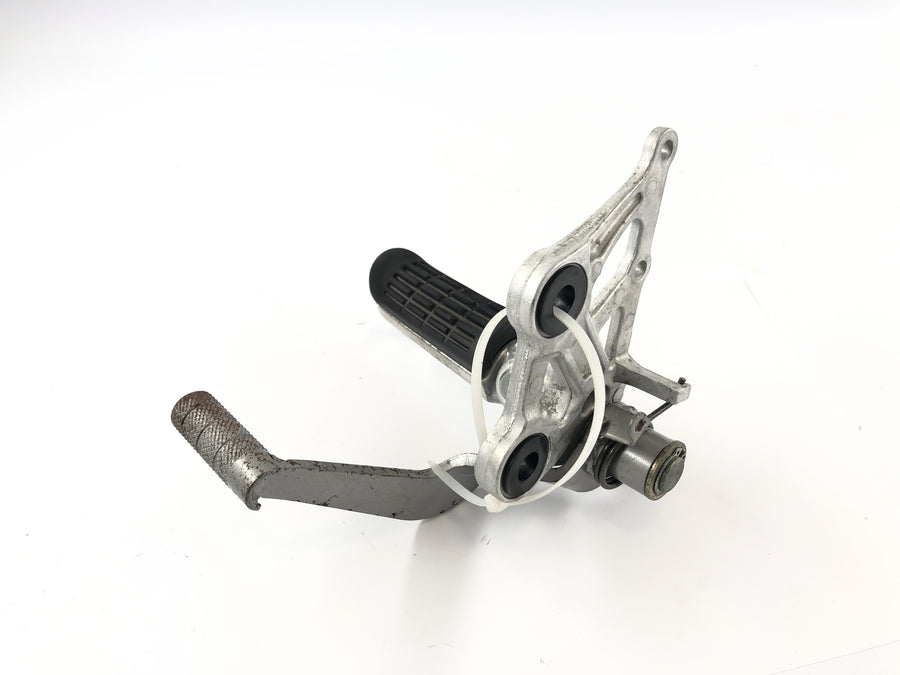 Honda CBR 1000 F SC24 [1991] - Right footrest with brake pedal