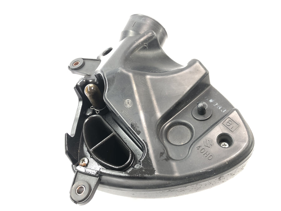 Suzuki VZ 1500 WVCU [2011] - Air filter box airbox air filter housing intake box