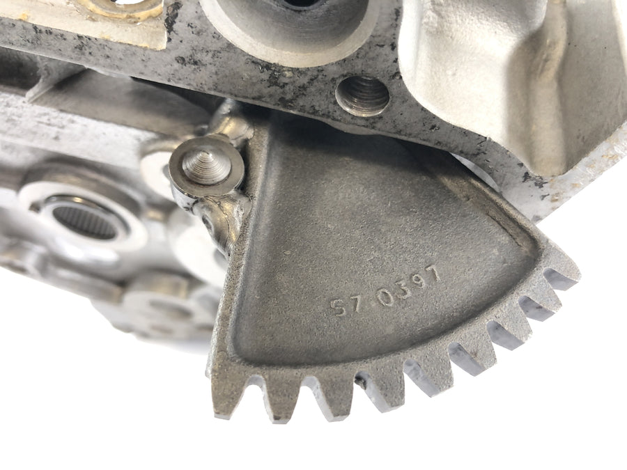 Triumph Bonneville T140V [1976] - gear cover inside