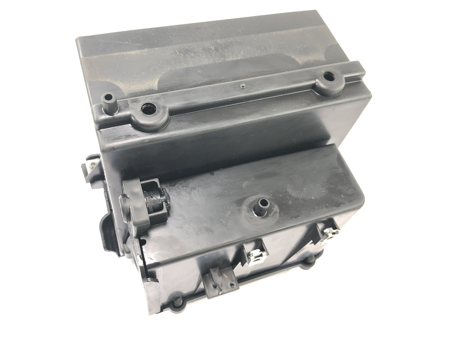 Honda VTX 1800 SC46 [2004] - Battery box, battery compartment, tool compartment