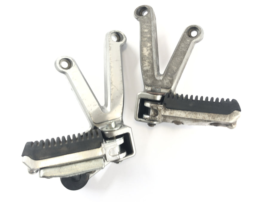 Suzuki GSF 1200 S Bandit WVA9 [2003] - Pediatric footrests with a holder to the left and right footrests