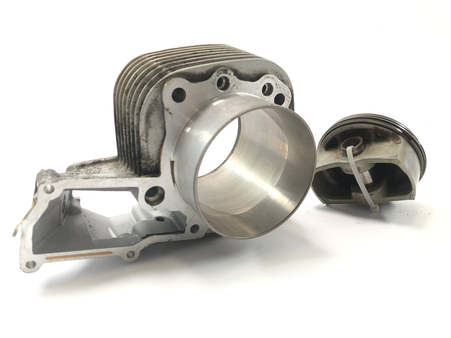 BMW R 1150 GS R21 [2002] - cylinder with piston on the right