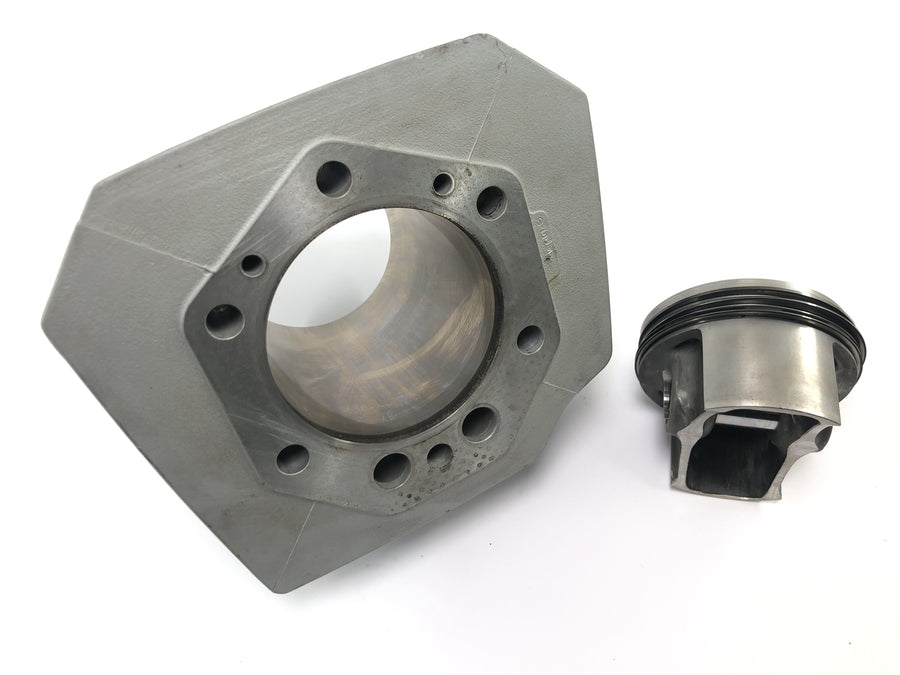 Moto Guzzi V11 Sport [1999] - cylinder with piston on the left