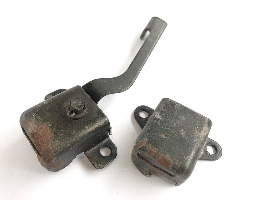 Yamaha XS 400 2A2 [1982] - Seat locking lever