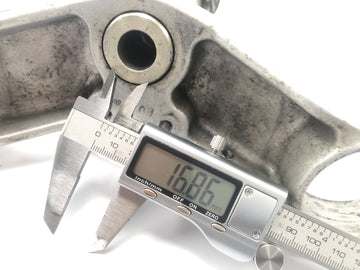 Yamaha YZF R1 RN01 [1998] - fork bridge below - 0