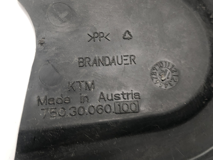 KTM Duke 690 A3 [2012] - sprocket cover engine cover