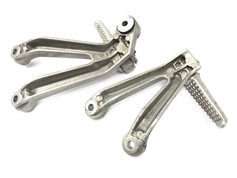 Honda CBR 900 RR SC28 [1994] - Pedia's footrest footrest holder left and right footrest shots