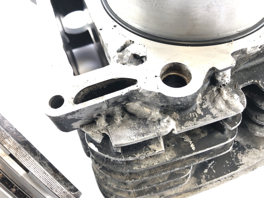 Yamaha TT 600 59X [1986] - cylinder with piston cylinder is welded