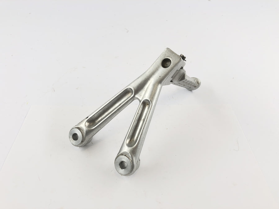 Triumph Speed ​​Triple 955i [1999] - Passenger footrest left