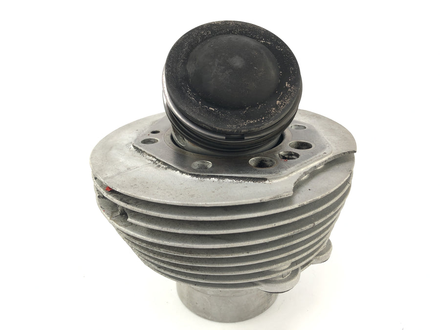 Moto Guzzi V7 Special [1971] - Cylinder with piston on the right