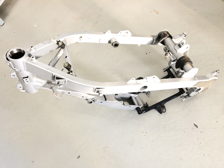BMW F 650 GS R13 [2002] - frame with papers
