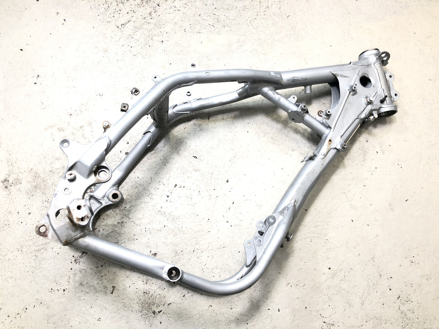 KTM 640 Adventure LC4 [2001] - frame with papers